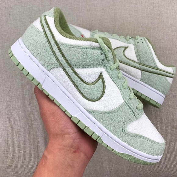Nike Dunk Low "Green Fleece"
